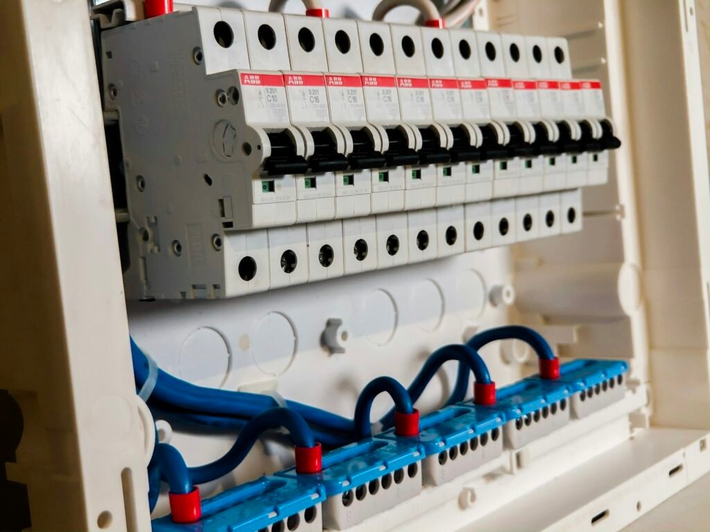 White circuit breakers for LV/MV electrical works in Oman